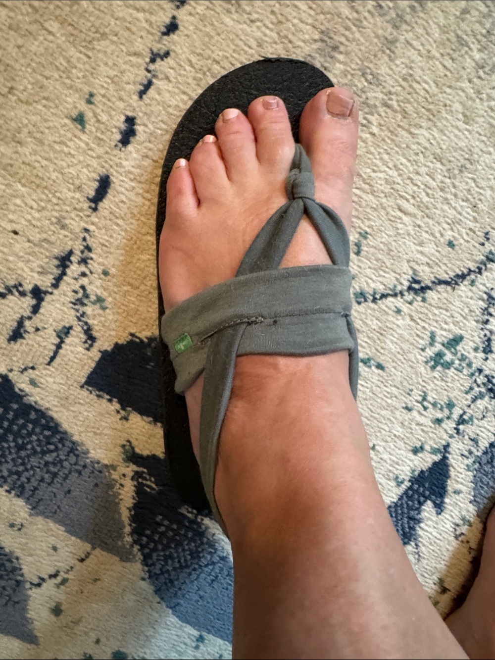 Sanuk Gray Fabric Knotted Flip Flops with Black Sole never worn extremely comfy